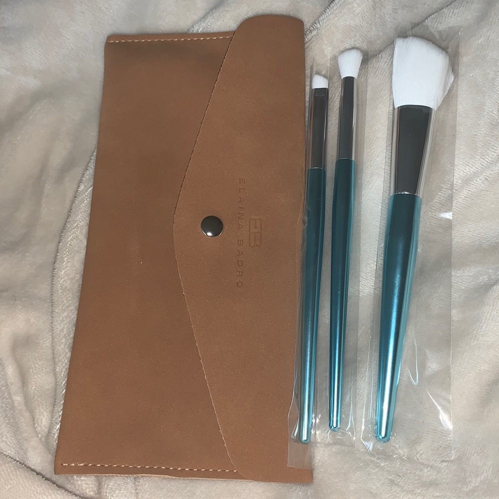 ELAINO BADRO | babyblues brush set